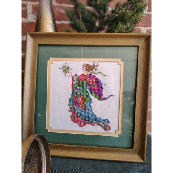 Vintage 1970s Needlepoint Angel Wall Art Set – Hand-Stitched Textile, Christmas - Picture 3 of 10